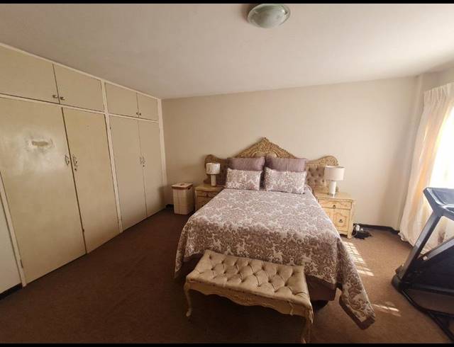 2 BEDROOM APARTMENT FOR SALE IN VANDERBIJLPARK CE 2..